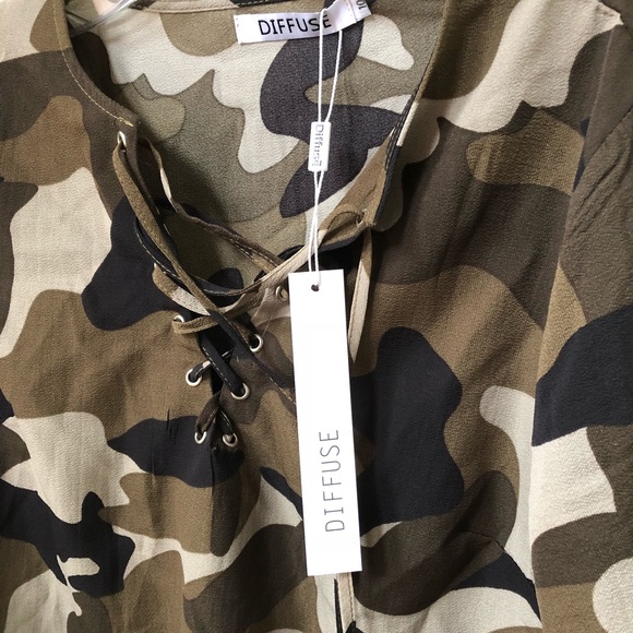 NWT Lace-up Camo Blouse - Picture 4 of 6